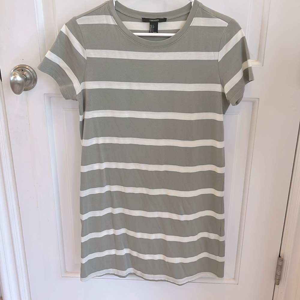Forever 21 Super Chic Grey White Shirt Dress Short Sleeve SZ S